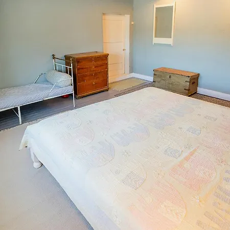 Converted Barn By Hove Archipelago Holiday home *