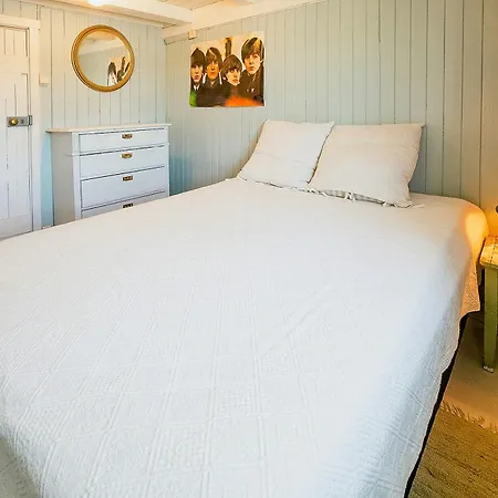 Converted Barn By Hove Archipelago Holiday home